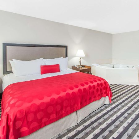 Ramada By Wyndham Springfield North Otel Dış mekan fotoğraf