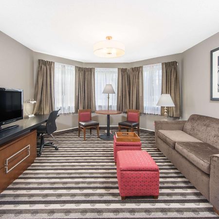 Ramada By Wyndham Springfield North Otel Dış mekan fotoğraf