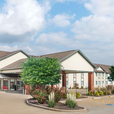 Ramada By Wyndham Springfield North Otel Dış mekan fotoğraf