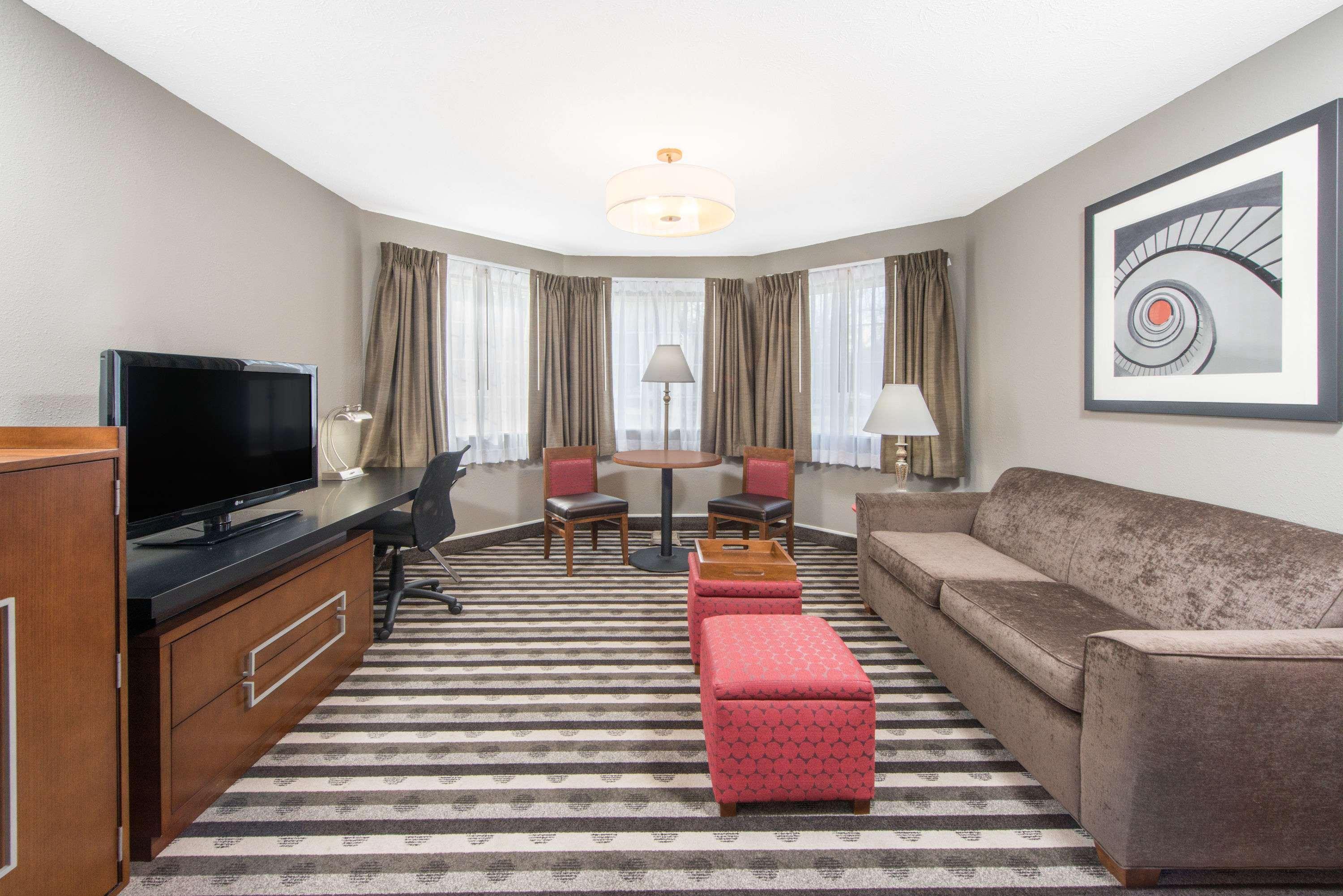 Ramada By Wyndham Springfield North Otel Dış mekan fotoğraf
