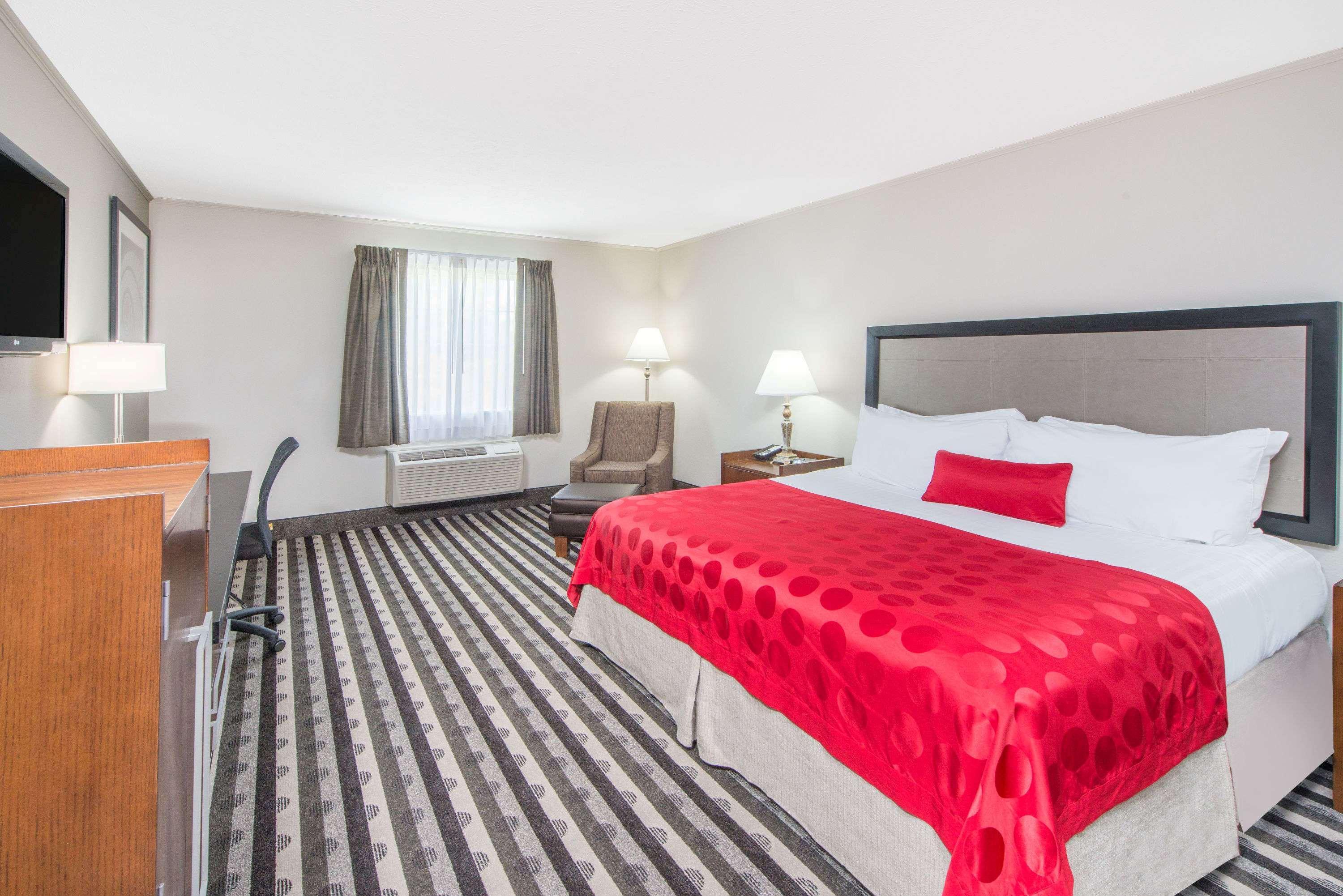 Ramada By Wyndham Springfield North Otel Dış mekan fotoğraf