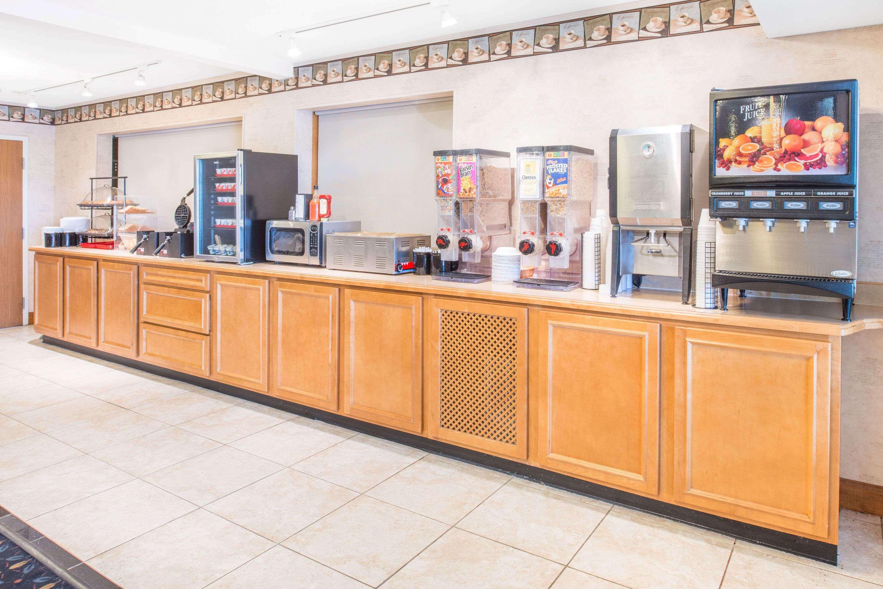 Ramada By Wyndham Springfield North Otel Dış mekan fotoğraf