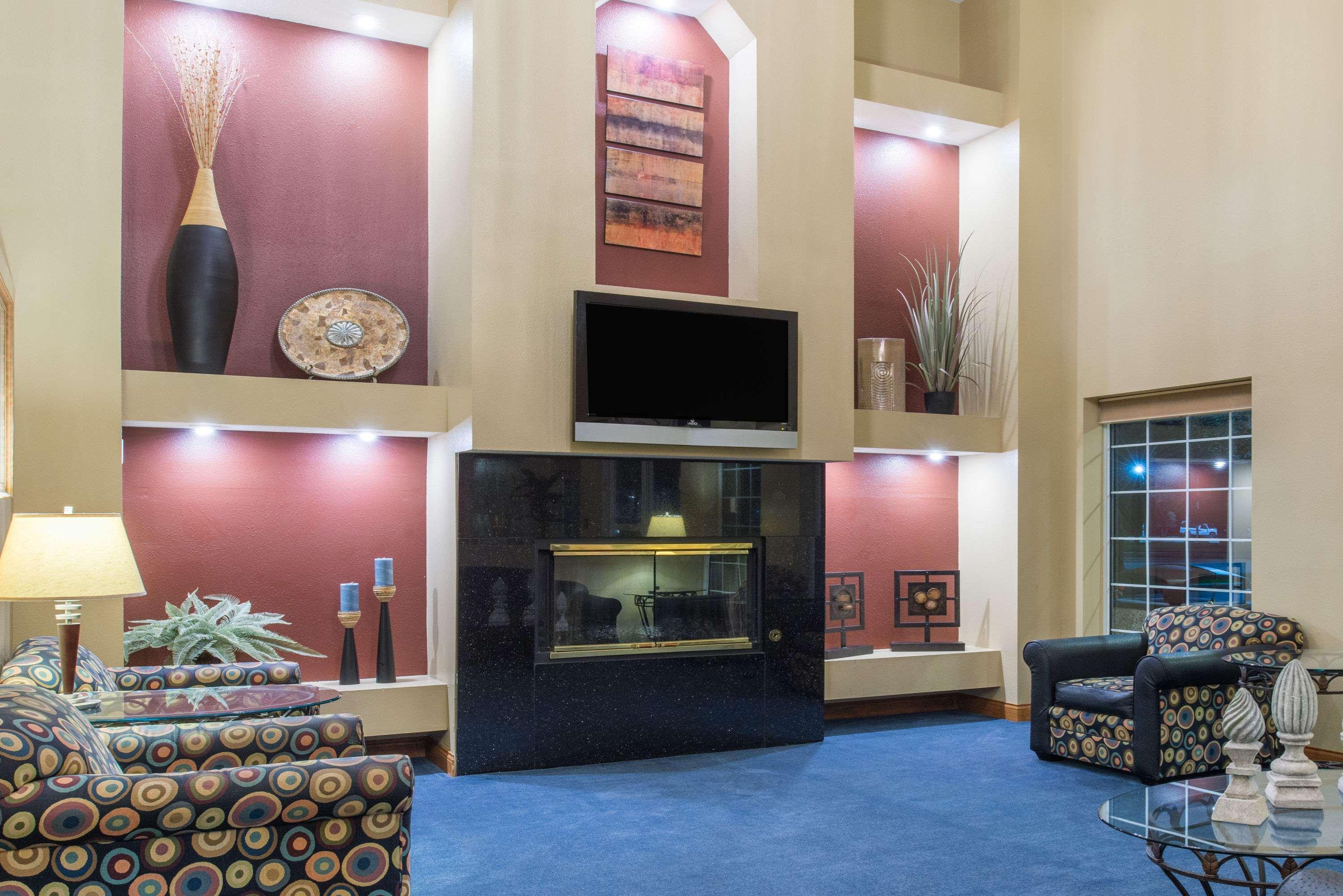 Ramada By Wyndham Springfield North Otel Dış mekan fotoğraf