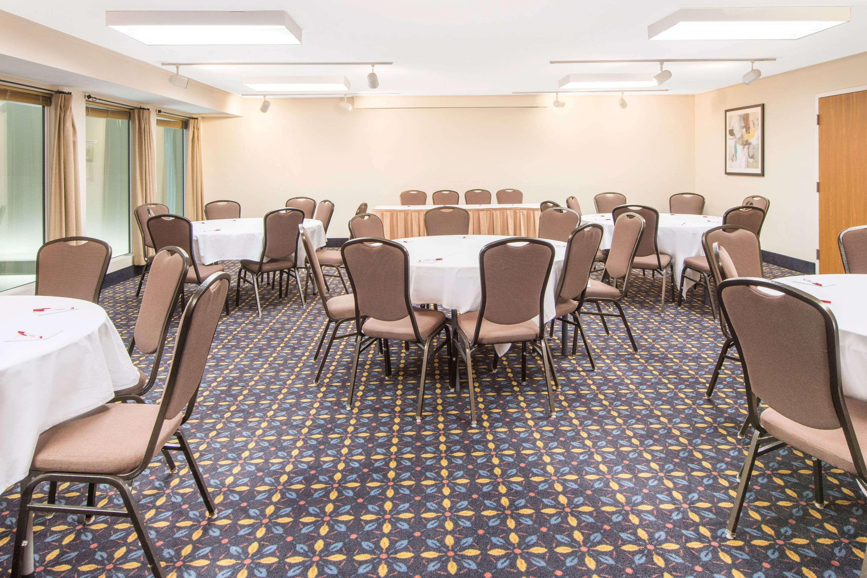 Ramada By Wyndham Springfield North Otel Dış mekan fotoğraf