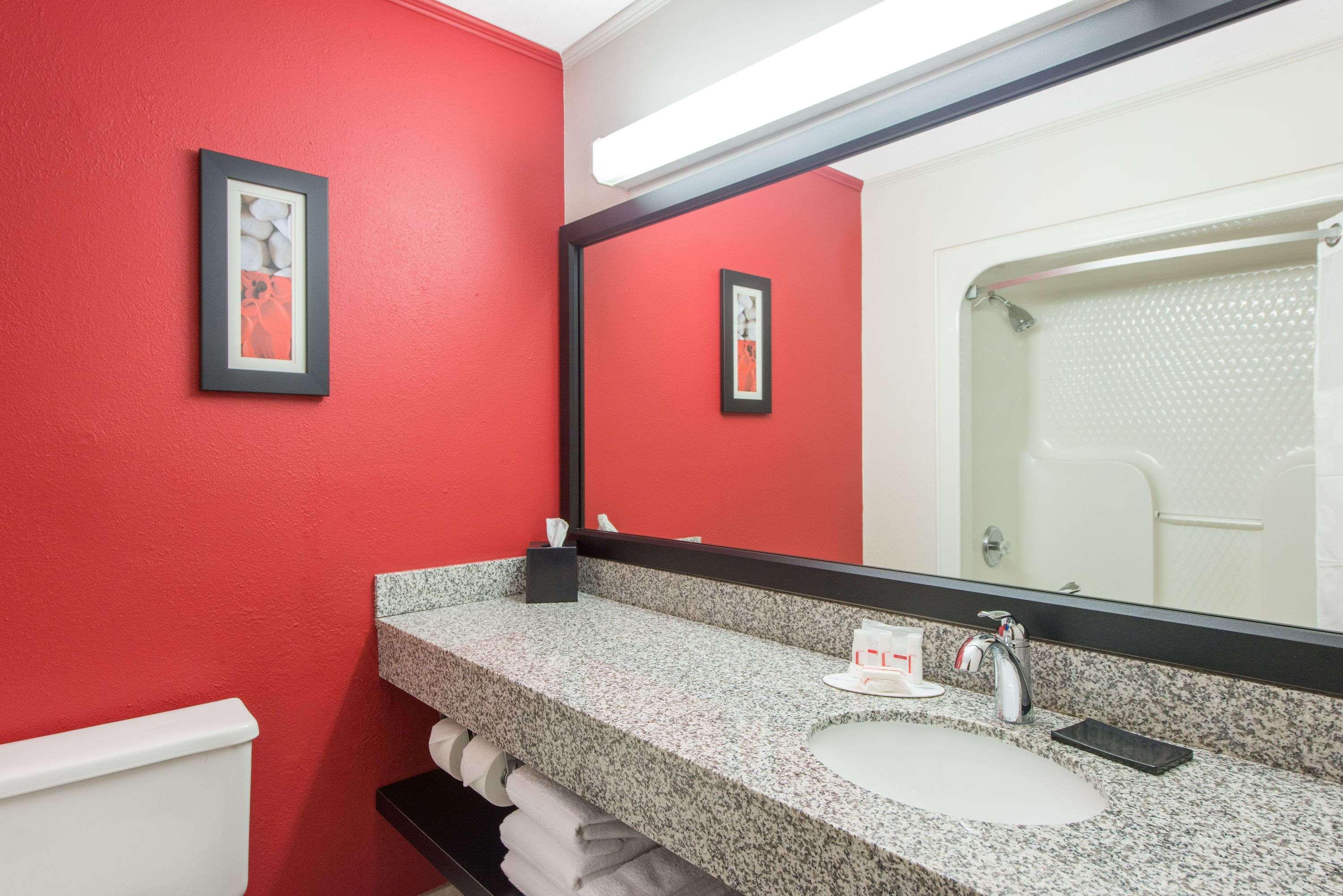 Ramada By Wyndham Springfield North Otel Dış mekan fotoğraf