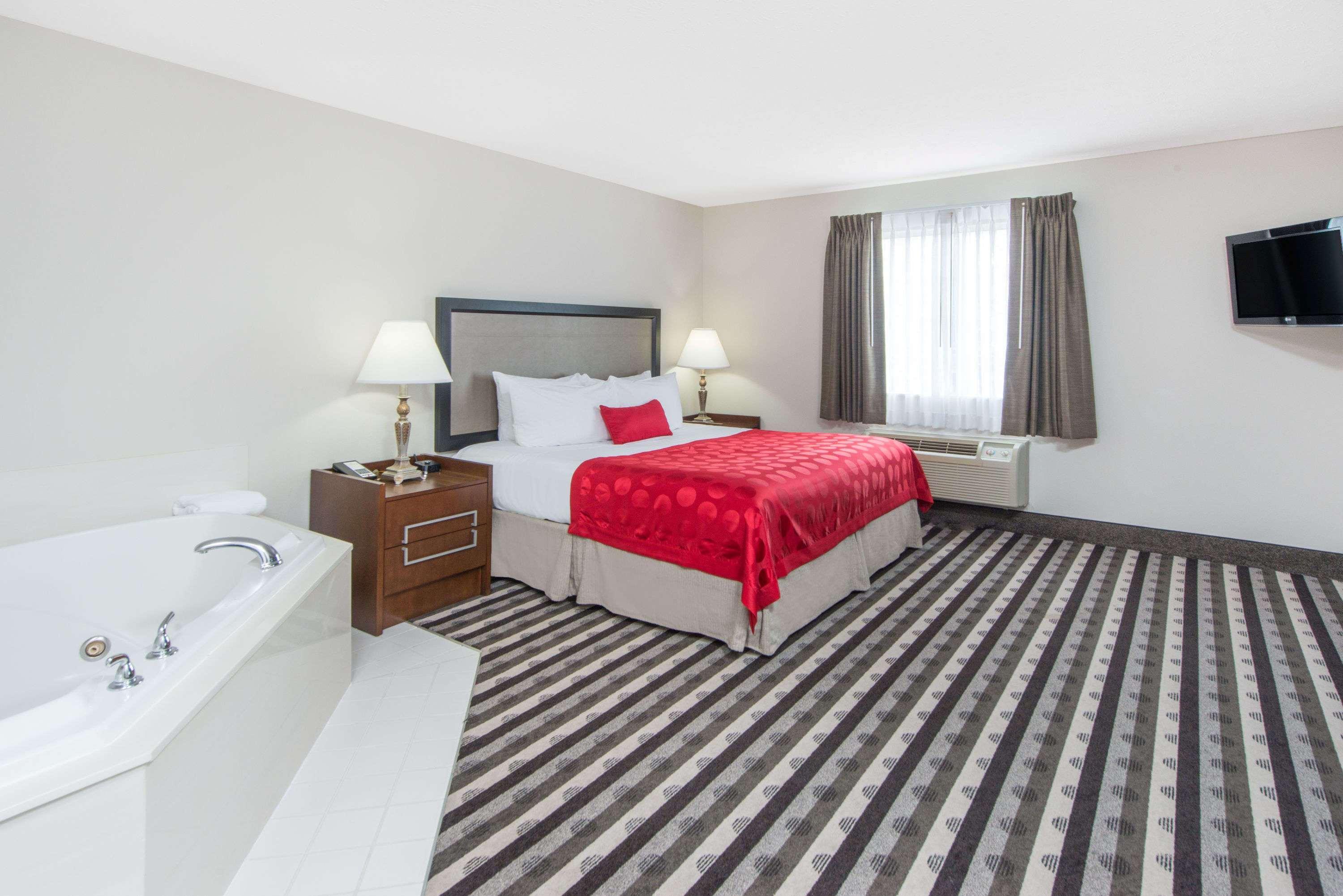 Ramada By Wyndham Springfield North Otel Dış mekan fotoğraf