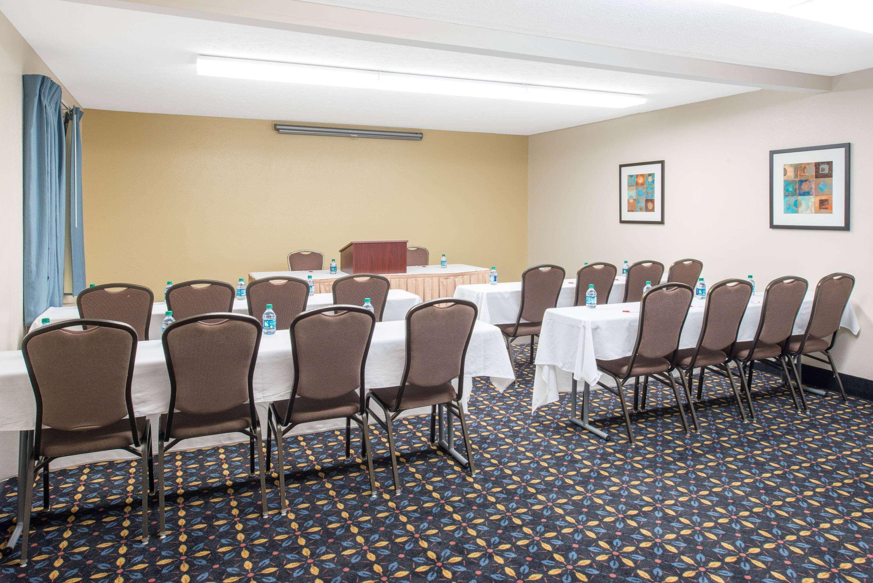 Ramada By Wyndham Springfield North Otel Dış mekan fotoğraf