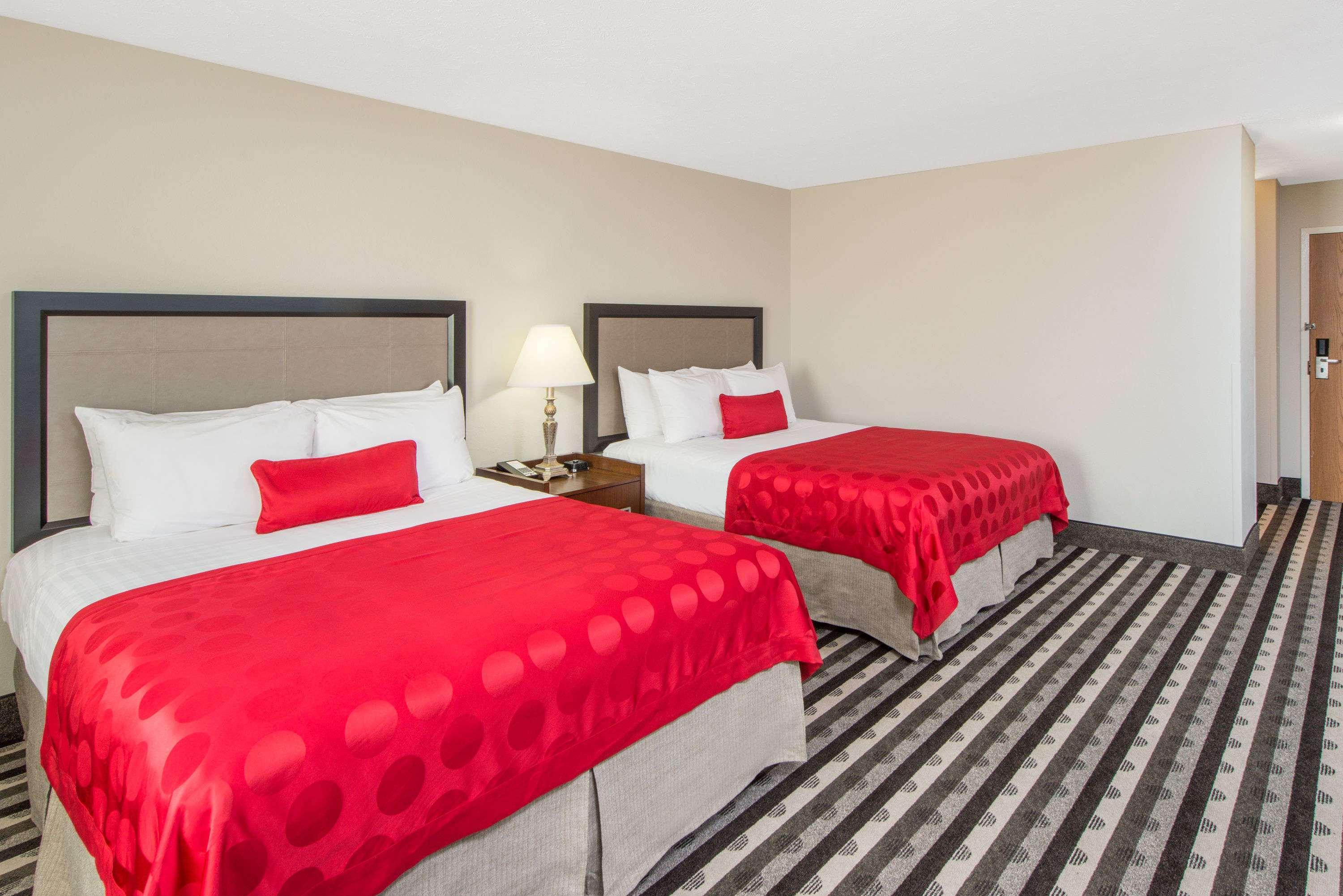 Ramada By Wyndham Springfield North Otel Dış mekan fotoğraf